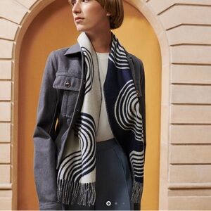 Hermes casaque vague Navy and White cashmere scarf